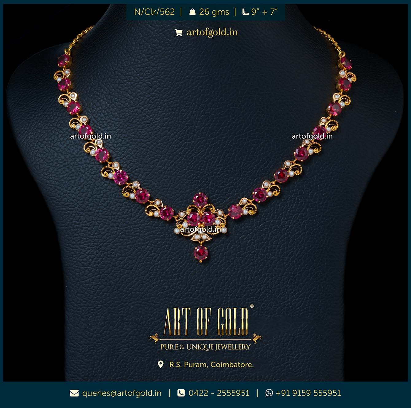 Traditional Stone Necklace in Gold