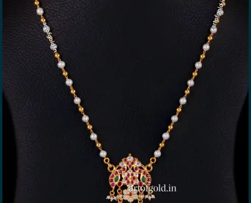 Pearl chain with kemp pendant